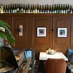 & Weinhaus Zum Schwarzen Baeren