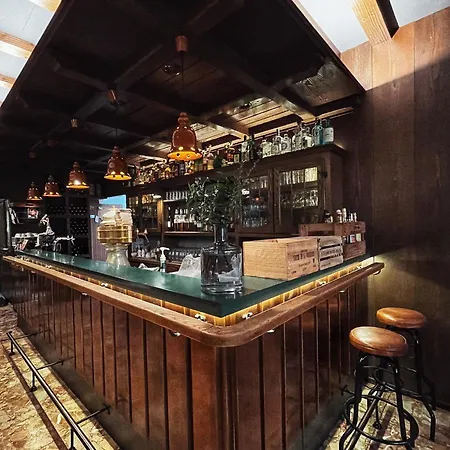 Отель & Weinhaus Zum Schwarzen Baeren