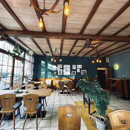 & Weinhaus Zum Schwarzen Baeren Кобленц