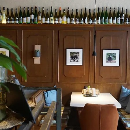 & Weinhaus Zum Schwarzen Baeren