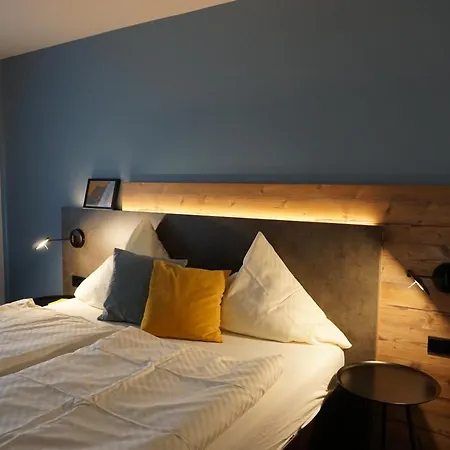 Отель & Weinhaus Zum Schwarzen Baeren Кобленц