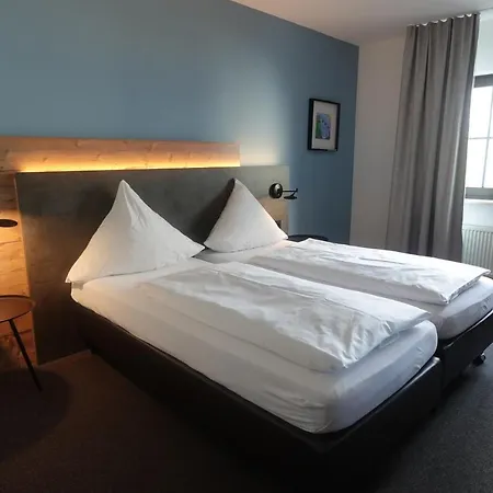 & Weinhaus Zum Schwarzen Baeren Отель 3*