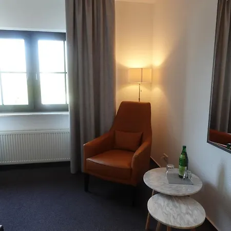 & Weinhaus Zum Schwarzen Baeren Кобленц