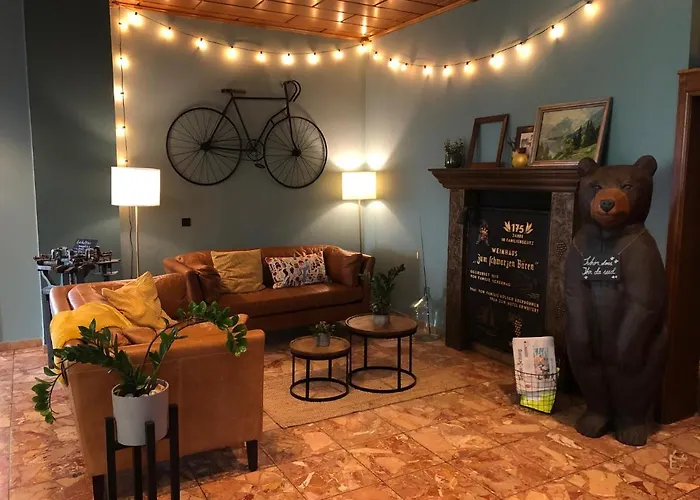 Hotel & Weinhaus Zum Schwarzen Baeren 3*