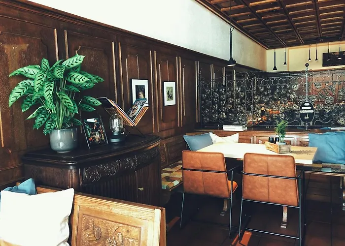 黑熊葡萄酒屋及酒店