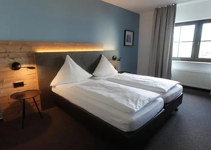 & Weinhaus Zum Schwarzen Baeren Hotel 3*